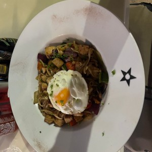 Pad Kee Mao de Pollo