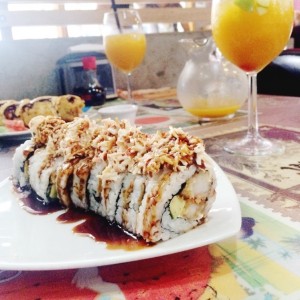 Dinamita Vietnamita y Media Jarra de Sangria de Mango