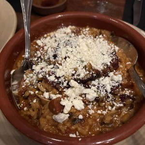 Risotto de Hongos, chorizo español, tajada y queso feta
