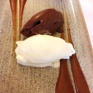 Ganache de Chocoolate con Helado de Pipa y Caramelo de Ron abuelo