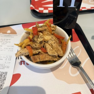 Ensalada de pollo al limón
