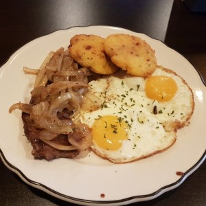 Bistec Encebollado 