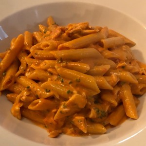 Pasta con salmon ahumado en salsa rose