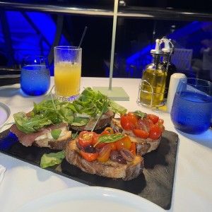 Antipasti - Bruschetta mediterranea