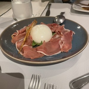 Antipasti - Burrata con prosciutto
