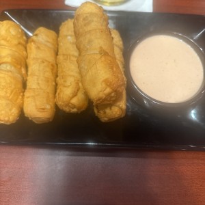 TEQUEÑOS RELLENOS DE QUESO