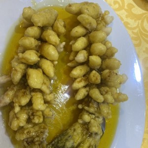 Pescado racimo de uva en salsa agridulce