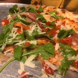 arugula, prosciutto y parmesano