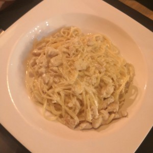 Pasta Alfredo con pollo