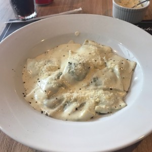 ravioli queso ricotta con espinaca