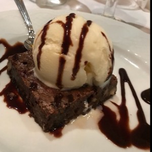 brownie con helado