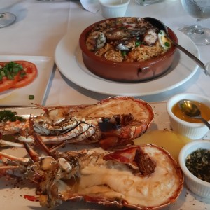 Paella, langosta a la parrilla