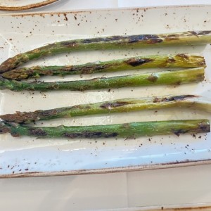 Esparragos al grill