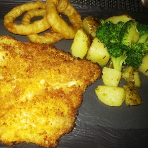 pollo apanado con papas salteadas!