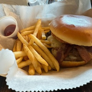 Hamburguesa con aros de cebolla