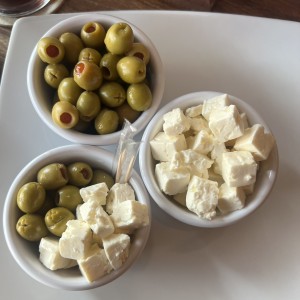 Queso mozarella y aceitunas