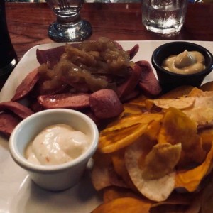 Bratwurst con chips de vegetales !