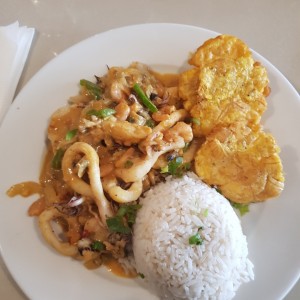 Corvina  a lo macho 