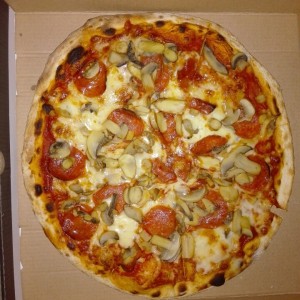 Pepperoni con Hongos