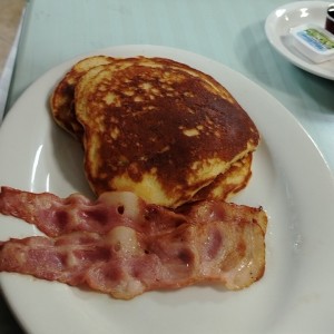 Pancakes y tocino