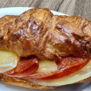 Croissant pavo y queso