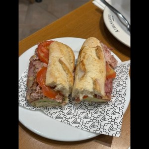 Emparedado pernil