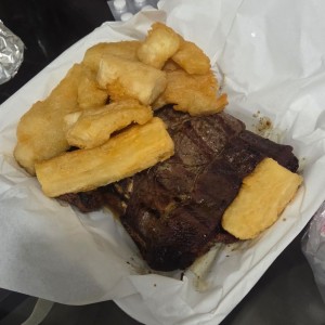 Parrilla - Churrasco con yuca 