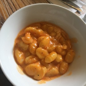 Gnnochis en salsa rosada