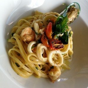 Linguini aglio e olio frutto di mare