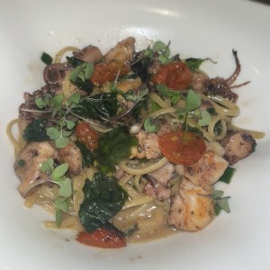 Linguini Aglio e Olio Frutto di Mare