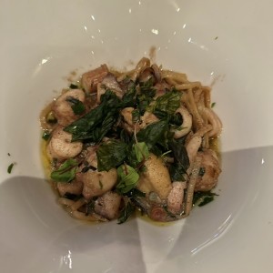 Linguini Aglio e Olio Frutto di Mare