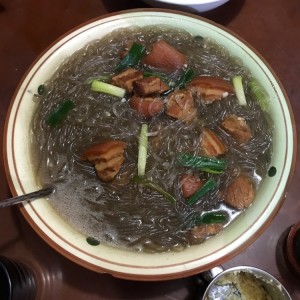 sopa de fideos con Puerco.
