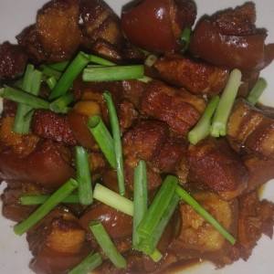 puerco asado en salsa rojo