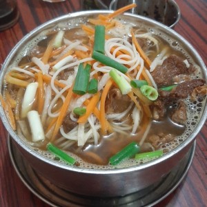 sopa con fideos de carne