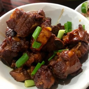 costillas de cerdo en salsa roja