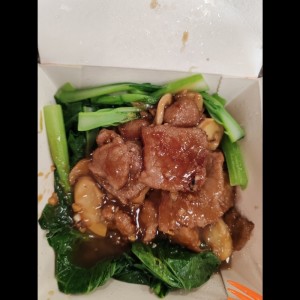 Carne con Hojas de Mostaza
