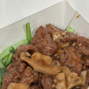 Carne con Hojas de Mostaza