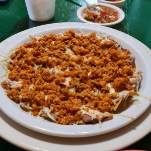 NACHOS CON CHORIZO