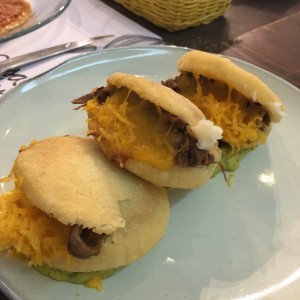 trio de arepas