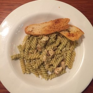 pasta al pesto con pollo