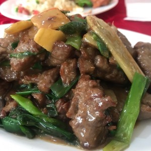 Carne con Jengibre y Cebollina