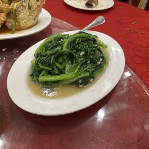 Hoja de mostaza verde con ajo