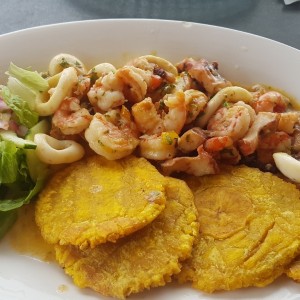 Mixto de mariscos alajillo en salsa picante