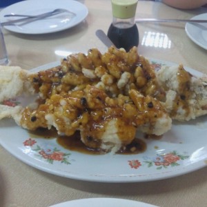 Pescado con salsa de frijoles