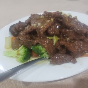 carne con vegetales mixtos