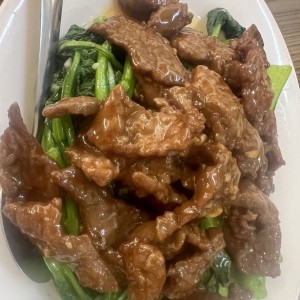 Carne con hojas de mostaza