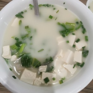 Sopa de Bolita de Pescado con tofu y moztaza amarga ???