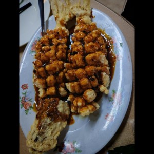 Robalo Racimo de Uvas con Salsa de frijolitos negros