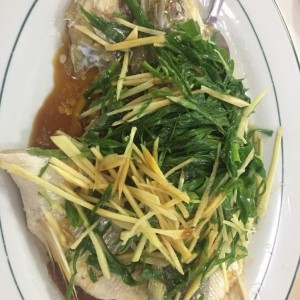 pescado al vapor con jengibre (robalo)