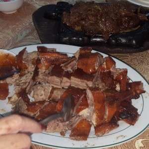 Pato asado y carne a la plancha